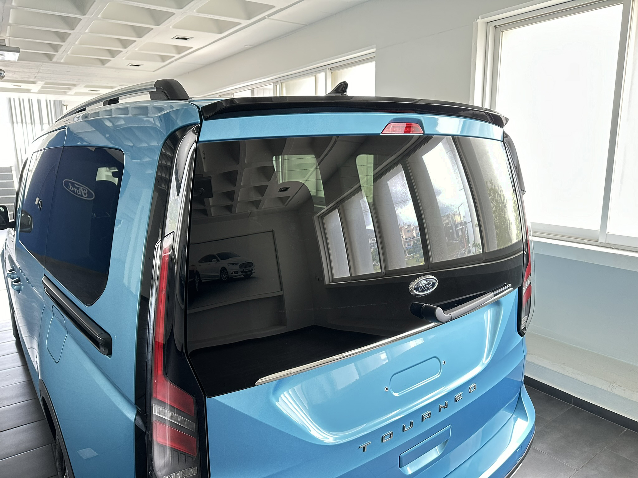 Roof Spoiler Tailgate Ford Tourneo Connect Mk3 (2022-) / Volkswagen Caddy Mk5 (2021-) Αεροτομή Μονή Πόρτα Ford Tourneo Connect Mk3 (2022-) / Volkswagen Caddy Mk5 (2021-)